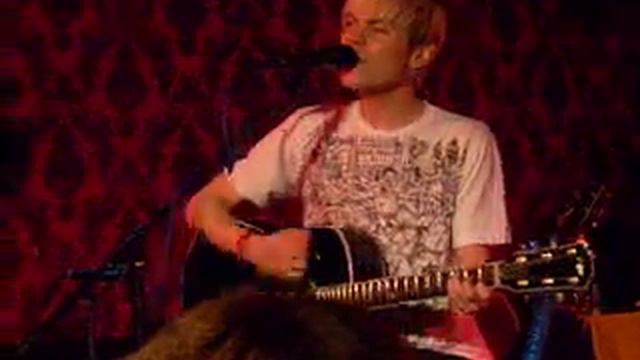 Evan Taubenfeld singing "Story of Me and You" смотреть онлайн