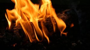 В землянке - Бьётся в тесной печурке огонь