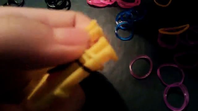 ?Браслет Круговые узелки из резинок на рогатке ? смотреть онлайн