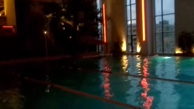 Раздевалка, Бассейн, Волейбольная площадка Зебра смотреть онлайн