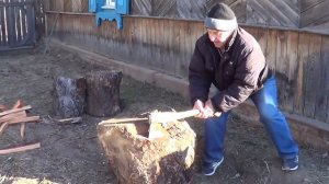 Как просто колоть дрова топором на мелкие полешки, крученные чурки