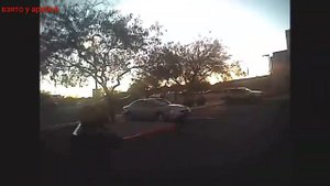 ТЕРРОИСТ НАПАДАЕТ НА СОТРУДНИКА ПОЛИЦИИ В США. ПОЛИЦЕЙСКМЙ СТРЕЛЯЕТ НА ПОРАЖЕНИЕ.