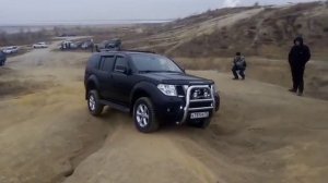 Ниссан Патфайндер диагональ в горку