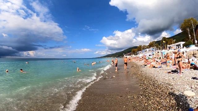 Пляж "Дельфин" обратите внимание на небо, вчерашняя сьемка! Сентябрь 2021 ?ЛАЗАРЕВСКОЕ СЕГОДНЯ?СОЧ смотреть онлайн