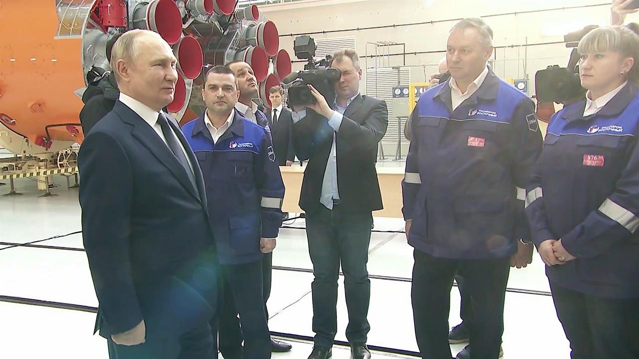 Владимир Путин встретился с работниками космодрома Восточный