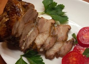 Грудинка, запеченная в пряностях