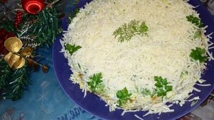 САЛАТ С КУРИНОЙ ПЕЧЕНЬЮ