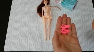 Эту куклу тоже назвали Синди! Но она дешевая подделка. Распаковка и обзор.