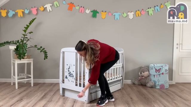 Кроватка Дубок Жирафик с откидным боком, маятником и ящиком смотреть онлайн