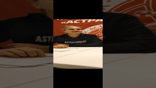 Астраханочка.Аношкина Эвелина(вратарь).Шинкарук Ирина(линейный)