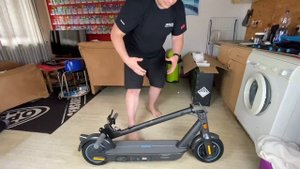 How to fold and carry your Ninebot KickScooter MAX G30 Powered by Segway DIY