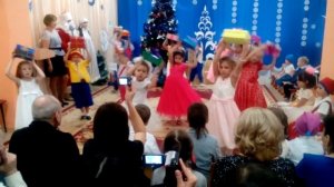 Танец "Новогодний" (старшая группа)