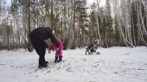 катаемся на мини-лыжах