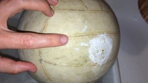 Ремонт китайского волейбольного мяча Demix: зашивка, заклейка яичным белком изнутри