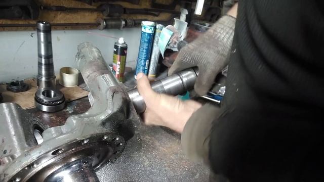 Вольво FH 12. Замена балки. Часть 10. Шкворня. смотреть онлайн