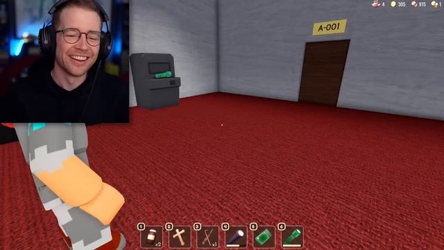 I STOLE My Friend's Tablet in Roblox Doors смотреть онлайн