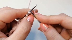 Универсальный узор спицами из одного ряда. Узор из лицевых и изнаночных петель