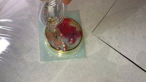 Кулон из эпоксидной и уф смолы