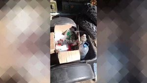 336 ОБрМП смотрят лекарства из гуманитарки