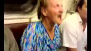Сумашедшая бабка в метро