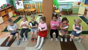 Игра малой подвижности для детей младшего дошкольного возраста "Самолетик".