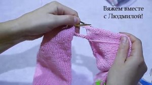 Как связать детские штаны бесшовным способом // Штаны спицами с вышивкой .