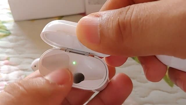 i60 TWS clone Airpods versus Airpods 2 (part 2) смотреть онлайн