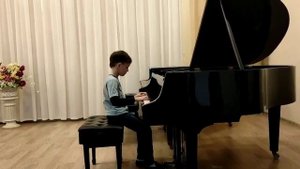 Телепин Кирилл. И.С. Бах Менуэт Си бемоль мажор. ДШИ № 22 г. Астрахани.