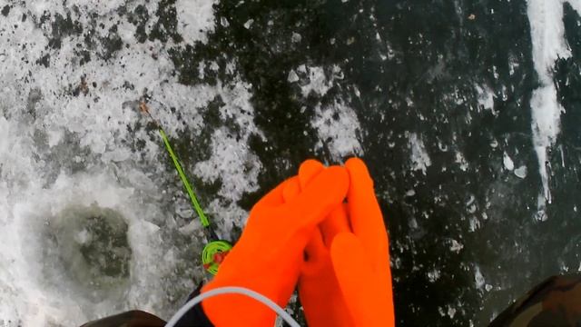 Зимняя рыбалка 2022 2023. Зимняя рыбалка в Астрахани по первому льду. смотреть онлайн