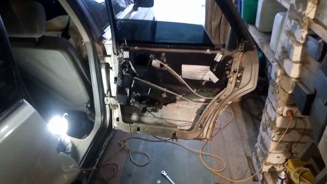 Audi 80 - Двери. Замки. Тросики. Зеркала. смотреть онлайн