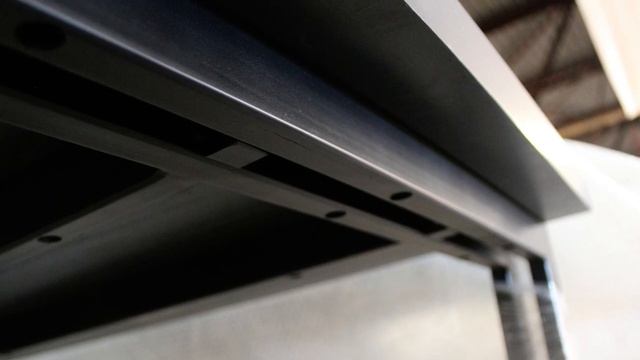 Стол из слэбов карагача в двух исполнениях