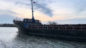 Т/Х «Galisa» идет по реке Дон