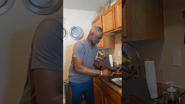 Vegan Burger Lettuce wraps and smashed potatoes with Pineapple cream drink on Cooking With Greens смотреть онлайн