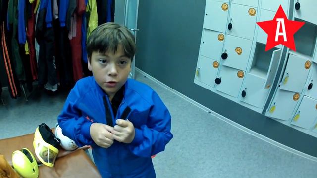 Полет детей в большой Аэротрубе Вэйпарк