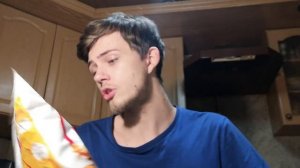 Обзор на чипсы Lay's со вкусом KFC и кукурузные палочки Кузя Лакомкин со вкусом апельсина