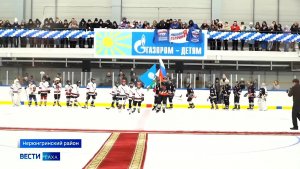 Новый физкультурно-оздоровительный комплекс с катком открыли в якутском Чульмане. Газпром - Детям