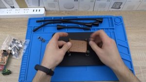 Третья рука для пайки держатель печатных плат магнитный и силиконовый коврик для пайки распаковка