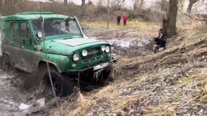 УАЗ З ДВИГУНОМ ВІД FORD l 31 КОЛЕСА l НА БЛОКАХ