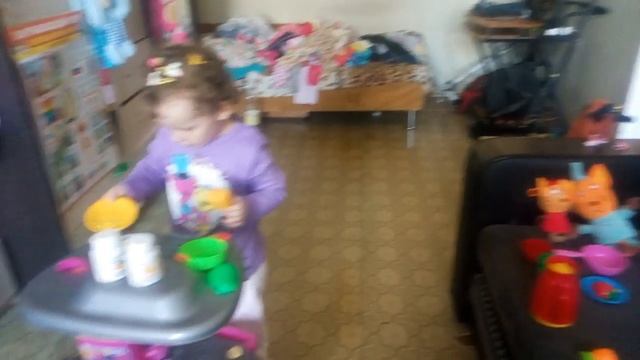 Готовим на плите детской, всем витаминки даём. Свинка Пеппа Джорж Папа Свин Мама Свин смотреть онлайн