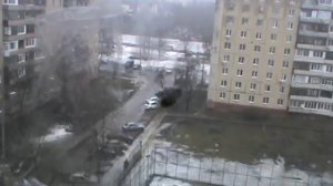 Весенняя муха ползёт по стеклу окна