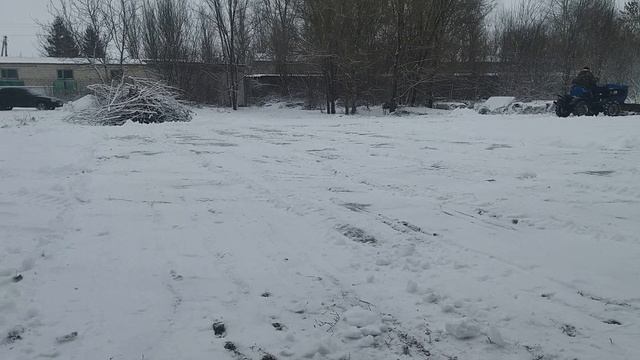 Уборка снега трактором переломкой смотреть онлайн