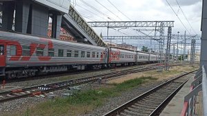 Электровоз ЭП1М-660 с пассажирским поездом №377 Новый Уренгой — Казань/Ижевск
