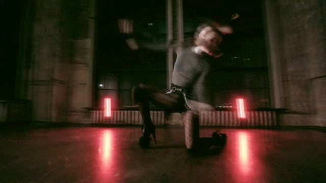 Lunatta strip dance | Ёлка & ЯАVЬ - Девочка смотреть онлайн