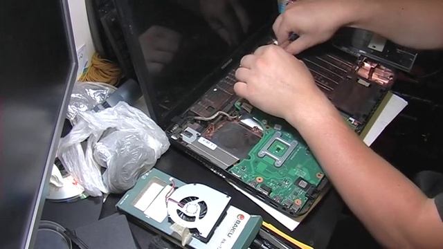 Как почистить ноутбук от пыли самостоятельно (видео урок) смотреть онлайн
