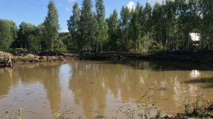 Очистка дна водоема от ила фрезой.