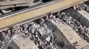 ЧТО БУДЕТ, ЕСЛИ БРОСИТЬ ЛОМ В УНИТАЗ ПОЕЗДА???