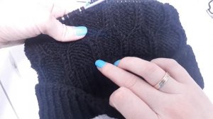 Мужская шапка спицами с отворотом и круглой макушкой. Мастер-класс