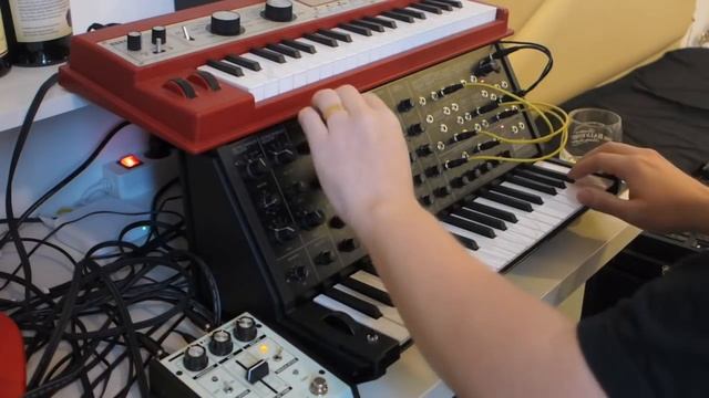 KORG ms-20 mini jamming vs MicroKorg XL - its groovy (or something)