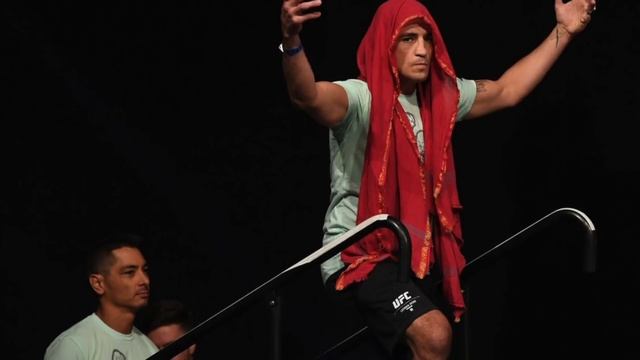 Травма Оливейры, Чендлер о следующем бое, Льюис о реванше с Нганну и других соперниках смотреть онлайн