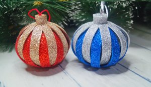 Рождественская игрушка из глиттерного фоамирана своими руками